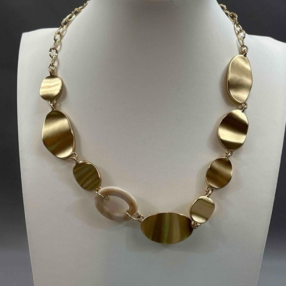 Anne Taylor Factory Necklace - Picture 2 of 4